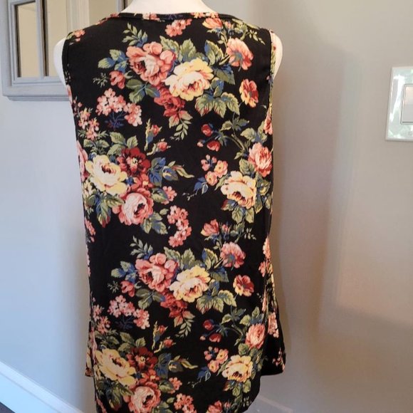 Floral Sleeveless Top - Picture 2 of 4